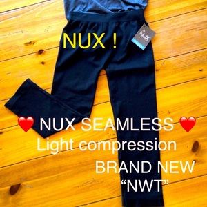 NWT NUX LIGHT COMPRESSION SEAMLESS LEGGINGS CROPPED 1-SIZE